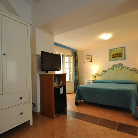 Eva Hotel 3*